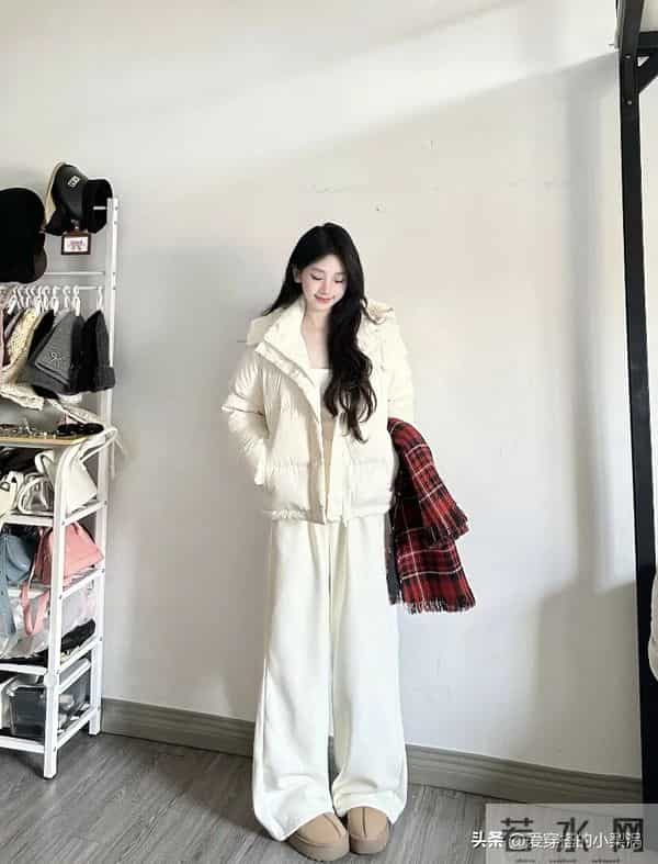「白色阔腿裤+羽绒服」冬季最火穿搭CP，太美太时髦了！