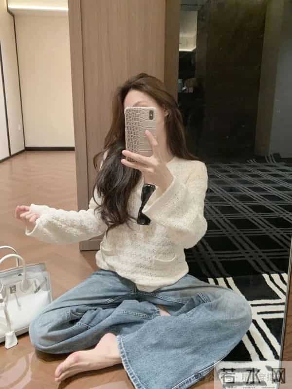 “针织开衫+阔腿牛仔”慵懒到骨子里的秋日标配！