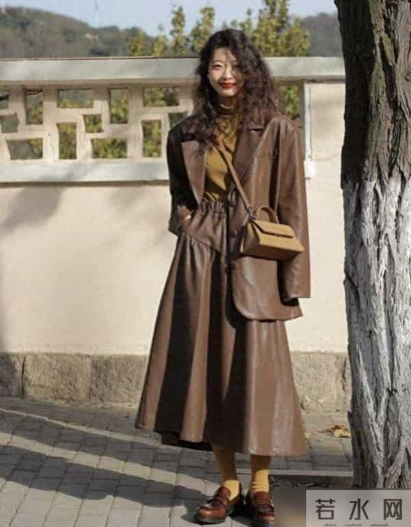 今年秋冬的流行色，为什么非“棕色”莫属？看完上海街拍就知道了