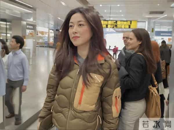 朱珠一件羽绒服火了，普通人穿却像米其林，差的不是钱是气质