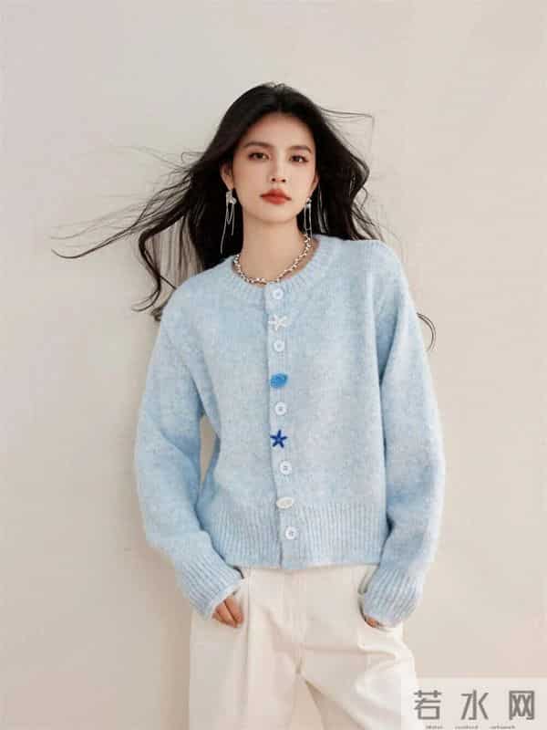 一件浅蓝开衫，让整个人都变得轻松又减龄