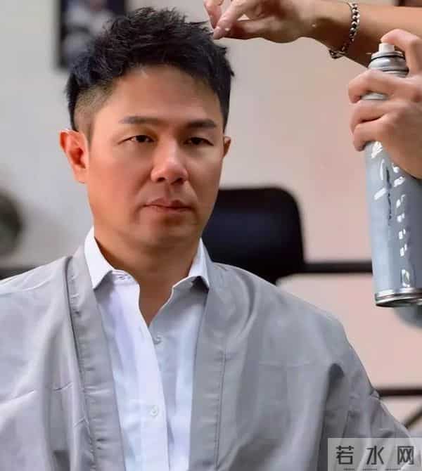 原来，50岁男人“显老真凶”并不是皱纹、白发，而是这3个因素