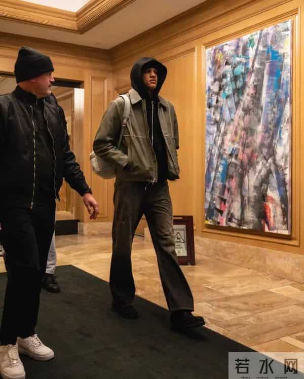 穿搭如何？凯尔特人社媒分享球员穿搭照片