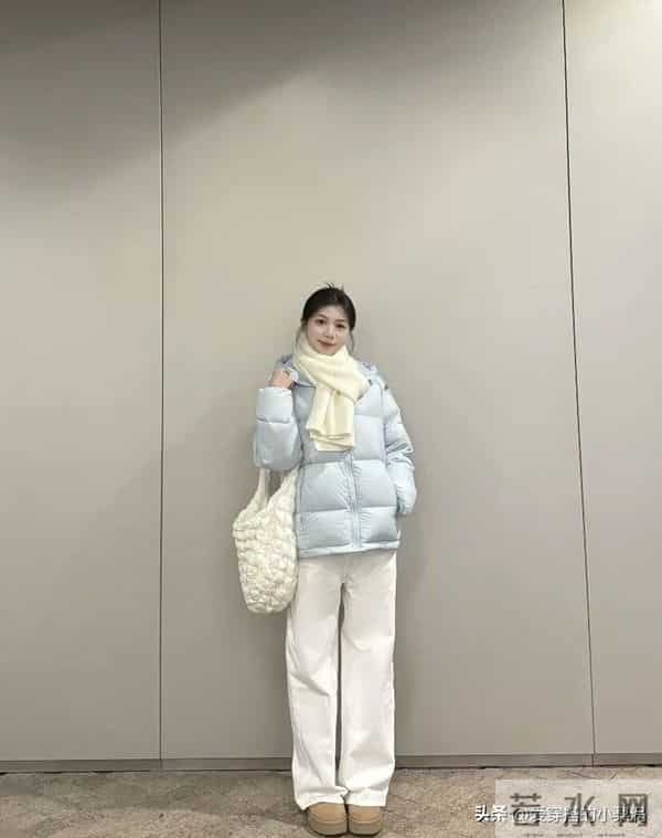 「白色阔腿裤+羽绒服」冬季最火穿搭CP，太美太时髦了！