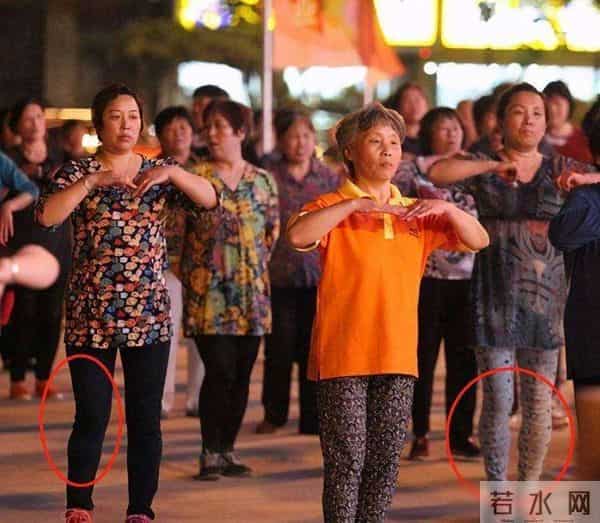 建议中国大妈：裤子尽量别穿“阔腿裤”和“棒棒裤”，这些更高级