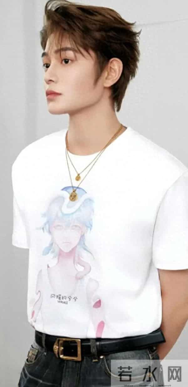 伊能静晒丁禹兮穿上了儿子恩利设计的少年美杜莎，清爽男大即视感