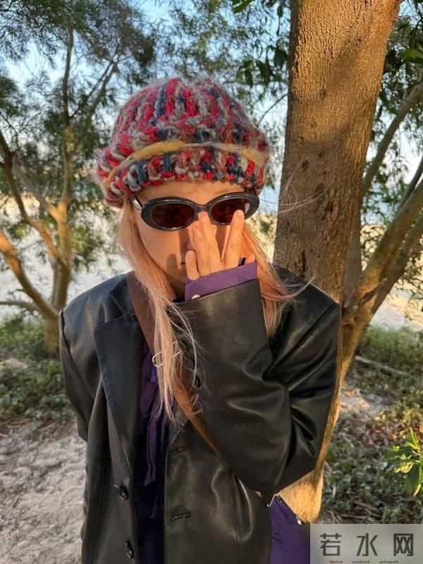 没想到，今冬“奶奶帽”火了！明星潮人都上头了，意外的洋气好看