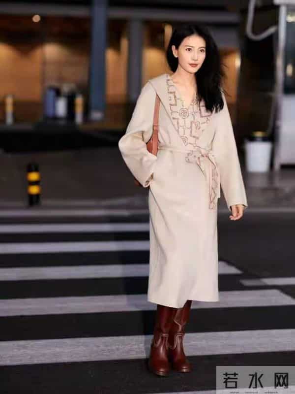 冬日最流行的4条“半身裙”，不管搭配短外套、长外套，保暖洋气