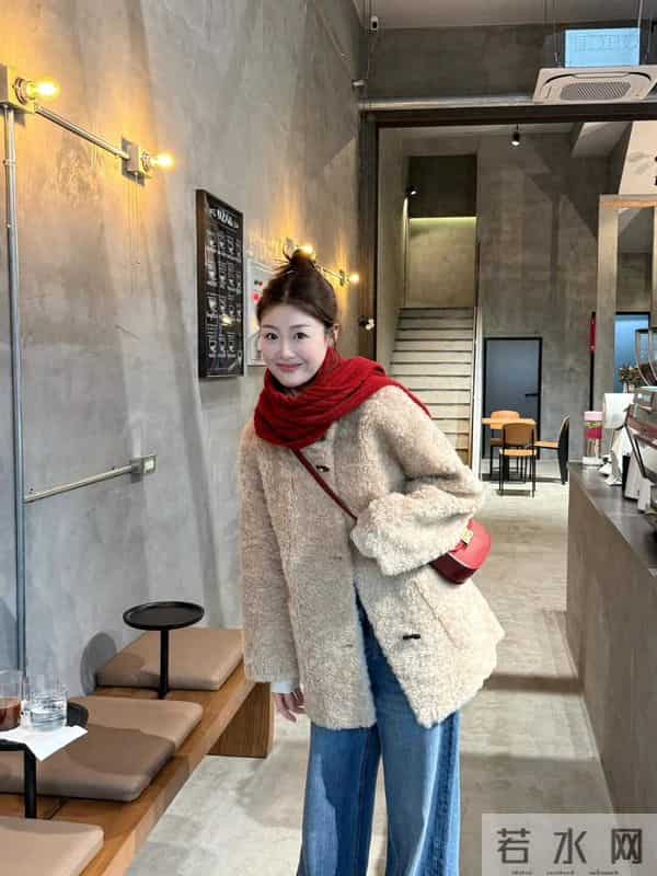 比大衣保暖，比羽绒服好看！毛毛外套怎么选怎么搭？