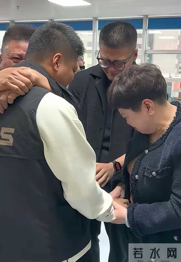 南京双胞胎认亲半月反目?27年后抱着哭又在直播撕破脸