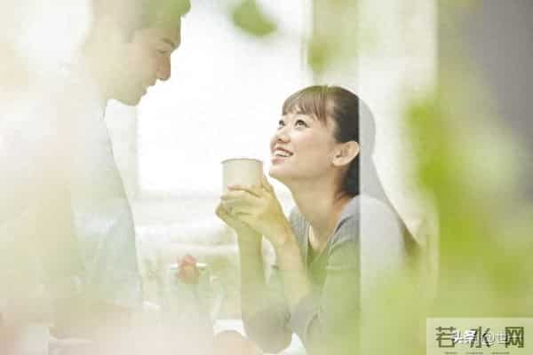 装得再深，也会露出来：男人心里有没有老婆，看这些地方