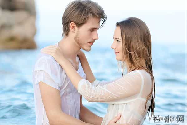 水瓶座遇到谁就怦然心跳 又和谁火药味不断 到底哪种感情最折磨