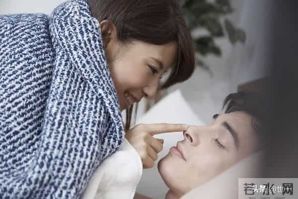 装得再深，也会露出来：男人心里有没有老婆，看这些地方