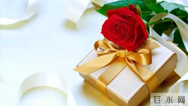 一个男人疯狂的爱上了你,这三种表现是藏不住的,遇到要好好珍惜