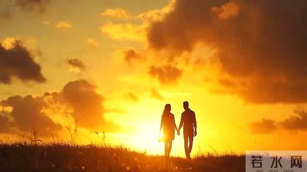 过了五十岁，我发现，有四个爱好的男人，看似聪明，实则很傻