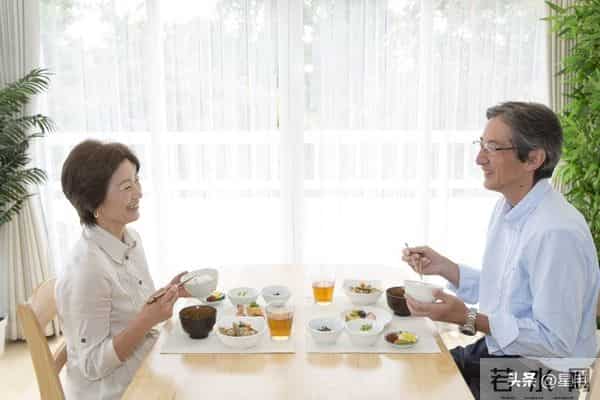 50岁后分房睡,多数夫妻其实都瞒着你,这三个真实原因!