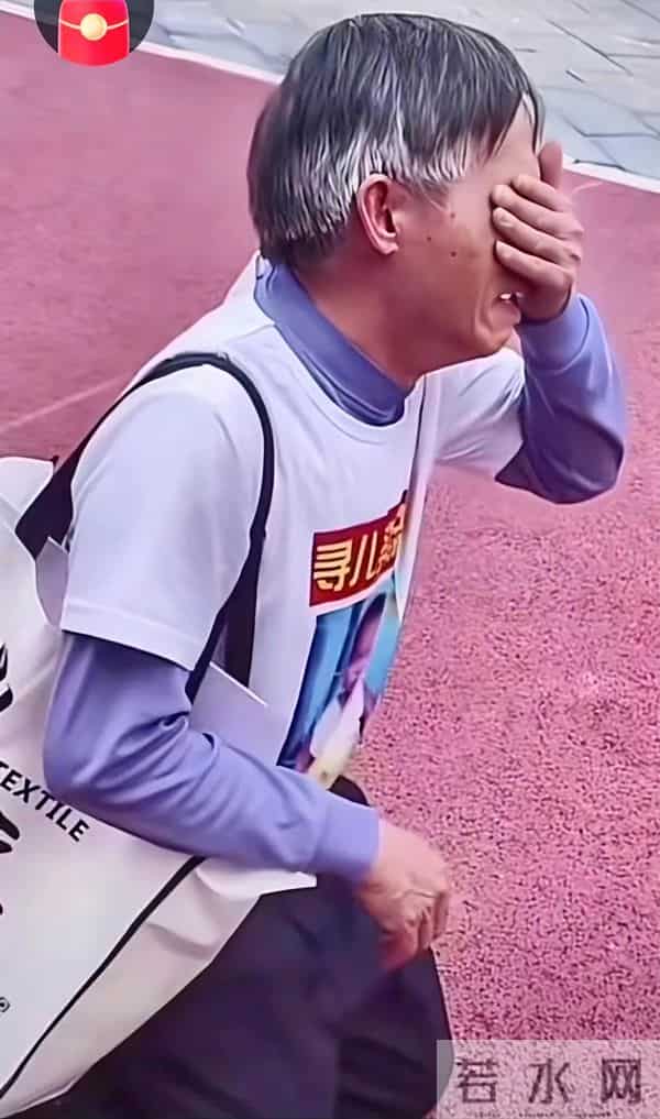 梁志辉在直播间当场落泪,得知爸爸消耗百万存款找自己感激不尽