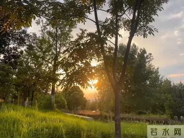 大多数女人愿意和一个男人长期保持联系，原因往往就那么两点！