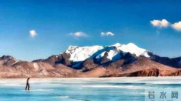 过了五十岁，我发现，有四个爱好的男人，看似聪明，实则很傻