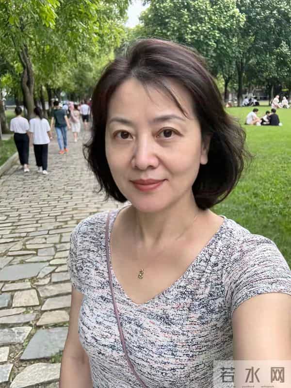 62岁同居第一夜,我哭湿了枕头:再婚试探里,藏着两个孤独的灵魂