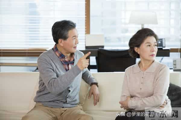 当了10年公公，我悟透5个理：不管儿媳亲不亲，晚年活得不憋屈