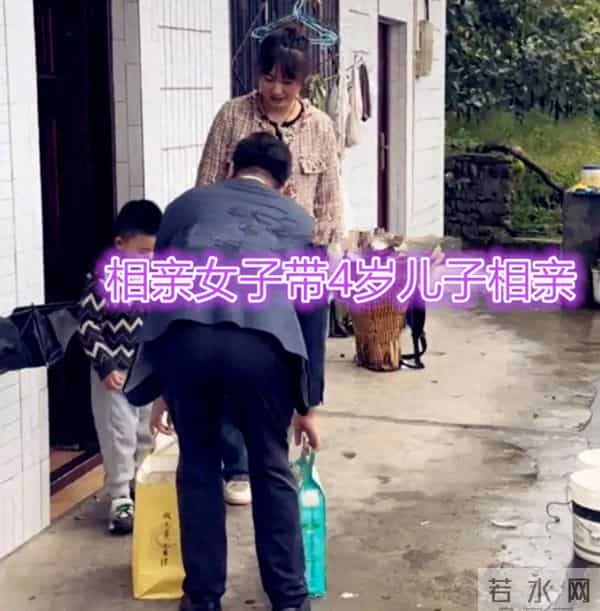 男子相亲，二婚女子4岁儿子一脚踢翻礼品，网友：男子一转身救3代