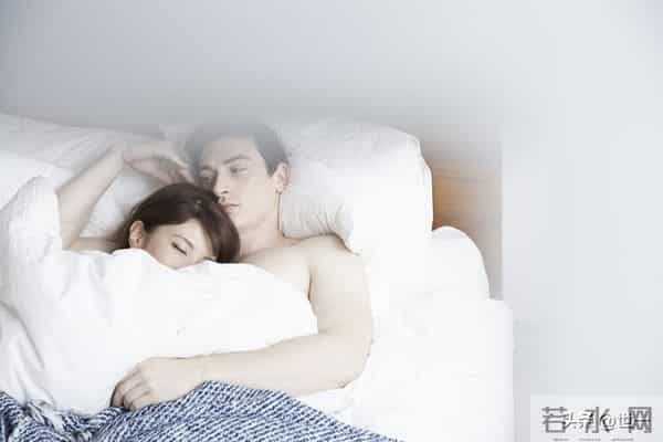 装得再深，也会露出来：男人心里有没有老婆，看这些地方