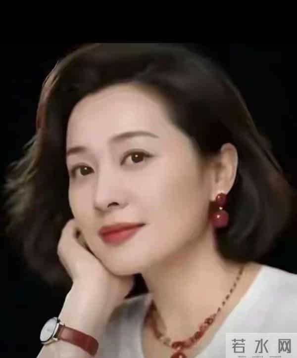 50岁后越碰越恩爱!男人碰女人这个地方,比亲吻拥抱还让她心动