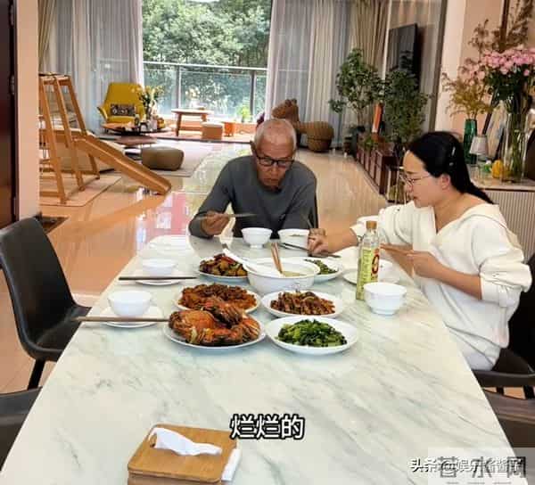 红姐只考虑自己，看周阿姨这样做就知道，难怪小凤和老爹会夸她