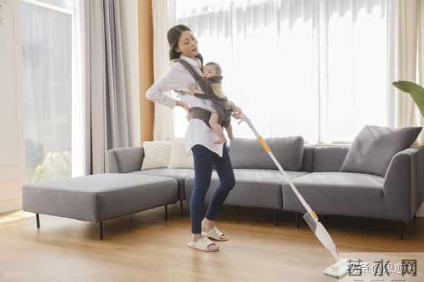 女人为买299元羽绒服给老公下跪,她的做法一点不值得同情