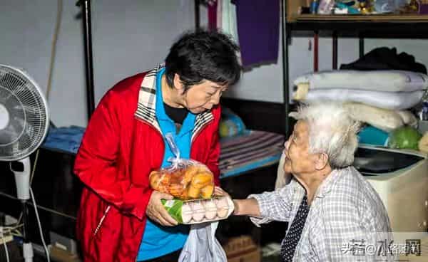 退休陪伴母亲生活三年，才明白一个道理：人到晚年，亲情早已稀薄