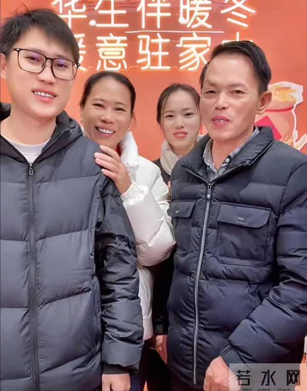 梁志辉在直播间当场落泪,得知爸爸消耗百万存款找自己感激不尽