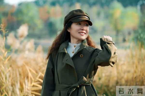 99%的男人不懂，女人一旦动了情，最先失控不是嘴，而是这3个暗示