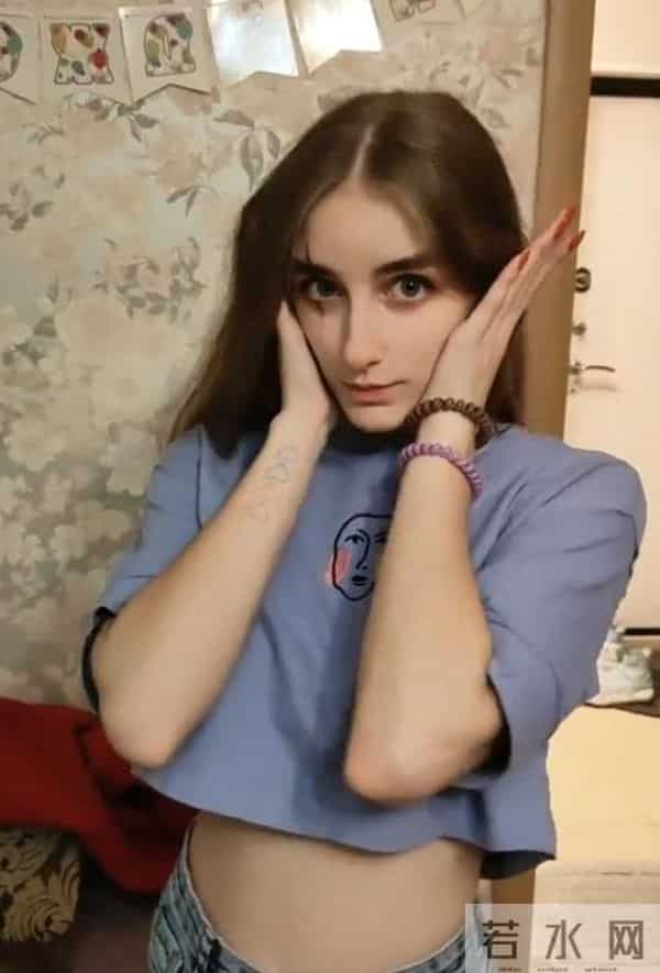 沈阳留学生爱上乌克兰美女，每天被女友亲上百次，睡个懒觉都不成