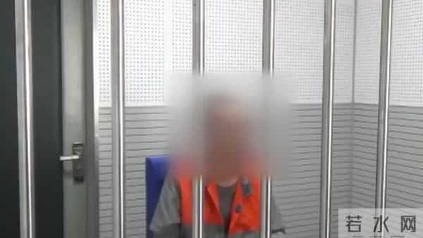 和父母同睡18年，男子内心产生阴影，他做出了一个惊人的举动