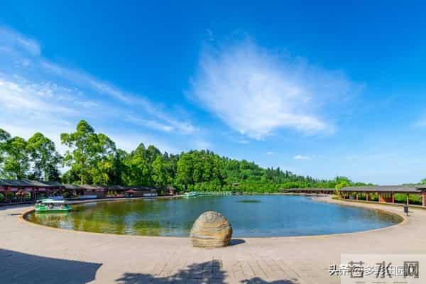 当一个女人对你“不主动,不拒绝”,其实是在请你离开