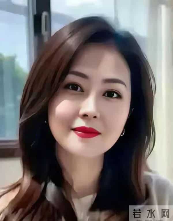 50岁后越碰越恩爱!男人碰女人这个地方,比亲吻拥抱还让她心动