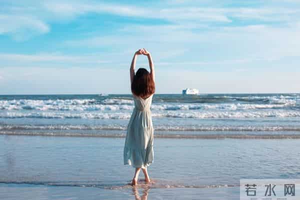 99%的男人不懂，女人一旦动了情，最先失控不是嘴，而是这3个暗示