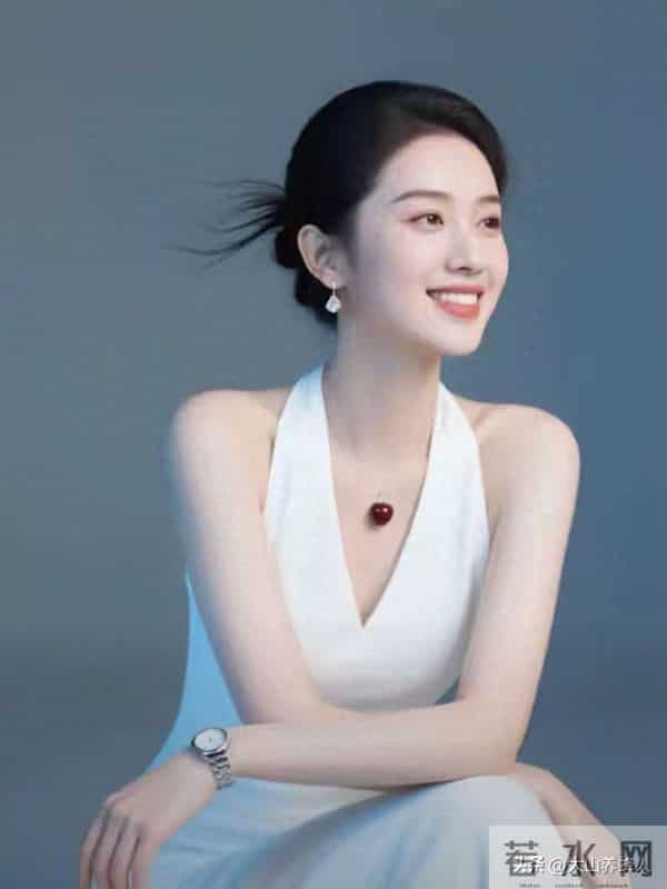 抱一下女人,如果女人有几个反应,多半说明她心里有你!