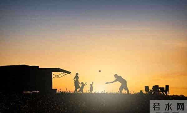 人活到通透的三个觉醒：当下即圆满，孤独即清欢，活着即顶配。