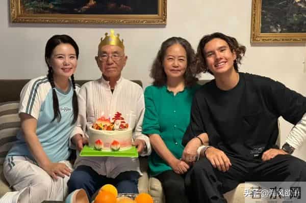 龚琳娜离婚1年未释怀,父母飞云南承包家务,老爸洗碗做饭太心疼