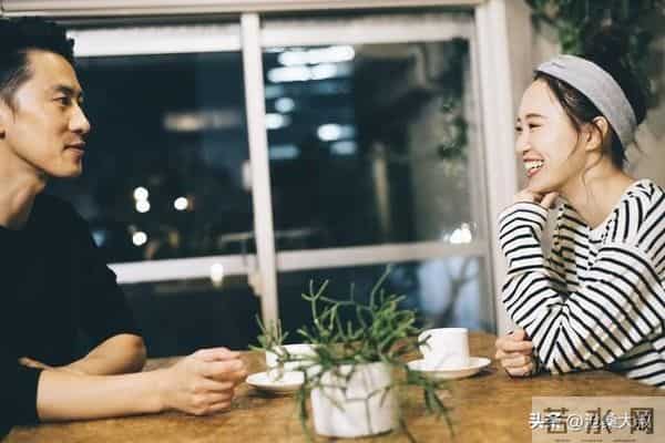 女人主动“勾”你时,不会说“我喜欢你”,确常说这5句话