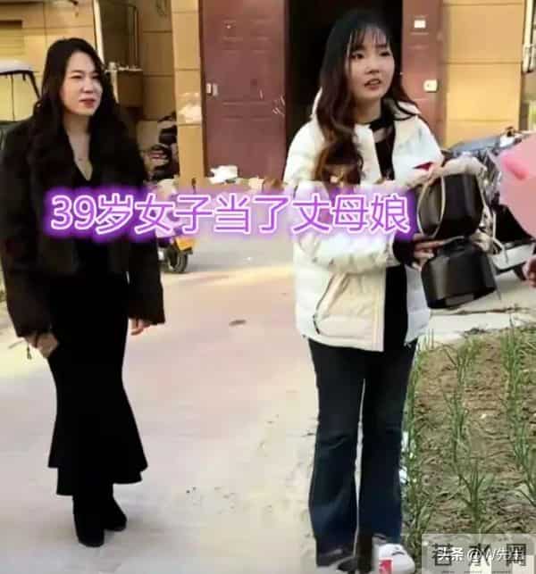 36岁女子当丈母娘，颜值气质超过女儿，网友：看到丈母娘心动了
