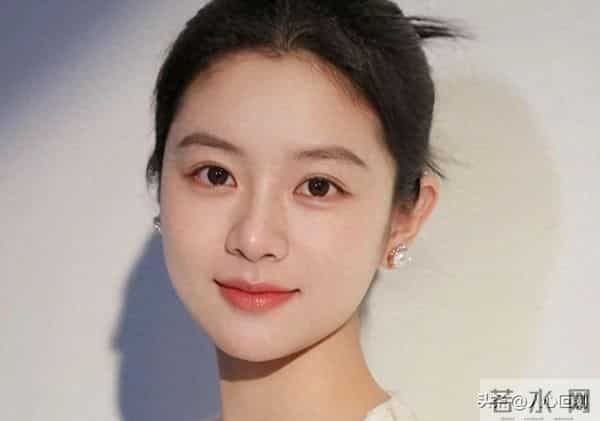 “她是不是喜欢你？”直男式观察指南，让你不再错过信号