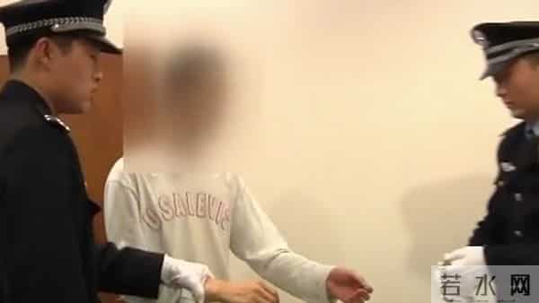 和父母同睡18年，男子内心产生阴影，他做出了一个惊人的举动