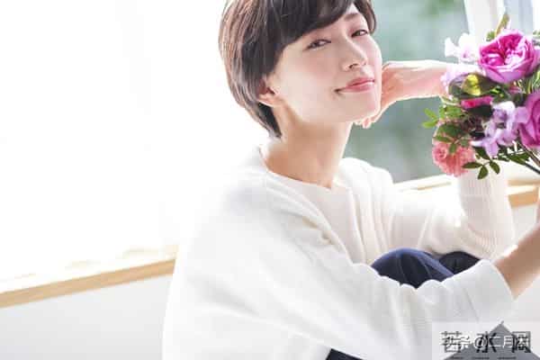 两性揭秘：中年女人之所以能迷住男人，是因为她身上有这个魅力