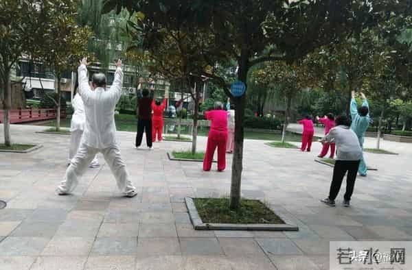 两性关系:女人过了四十,最怕男人做这三件事,尤其是最后一件!