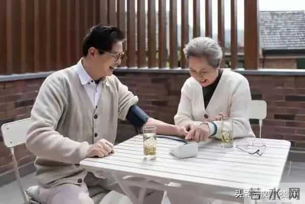 男人过70岁,与女人相处牢记5点,不懂后悔晚了,幸福从细节开始