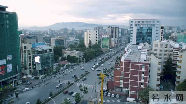 河南小伙娶非洲女模特,颜值逆天身材傲人似舒淇,彩礼只要1万元