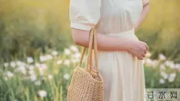 女人想你入骨的3个表现,第2个藏不住,男人别装傻